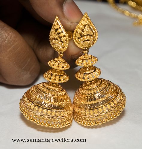 Kolkata Gold Jewellery Design, Gold Jhumka Designs, Indian Gold Jewellery, Gold Jhumka, Jhumka Designs, Gold Earrings Indian, Bridal Jewelry Vintage, Choker Designs, Antique Jewellery Designs