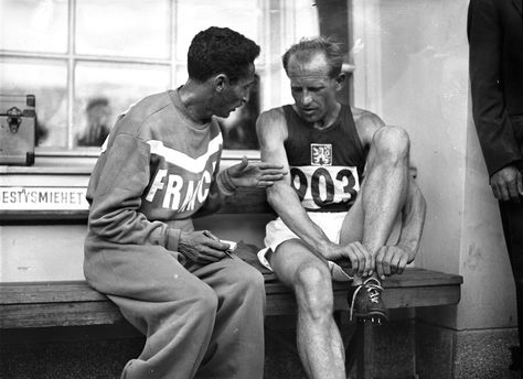 Alain Mimoun (France) and Emil Zátopek (Czechoslovakia) • Helsinki 1952 Olympics #athletics Emil Zatopek, Summer Olympics, Action Poses, Olympic Games, Helsinki, Human Body, France, Human