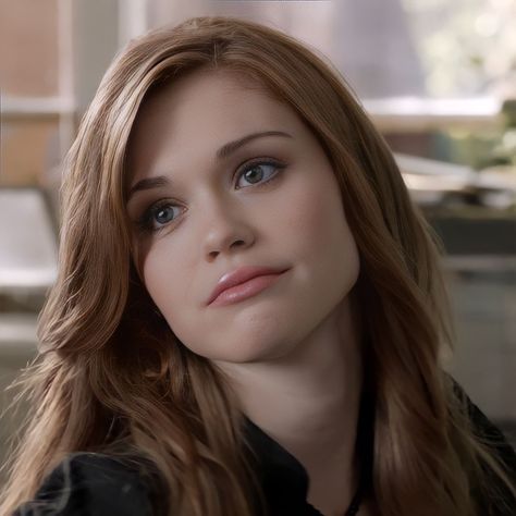 Lydia Teen Wolf, Emma Stone Hair, Matt Smith Doctor Who, Holland Roden, Best Quotes From Books, Beauty Society, Teen Wolf Cast, The Last Kingdom, Lydia Martin