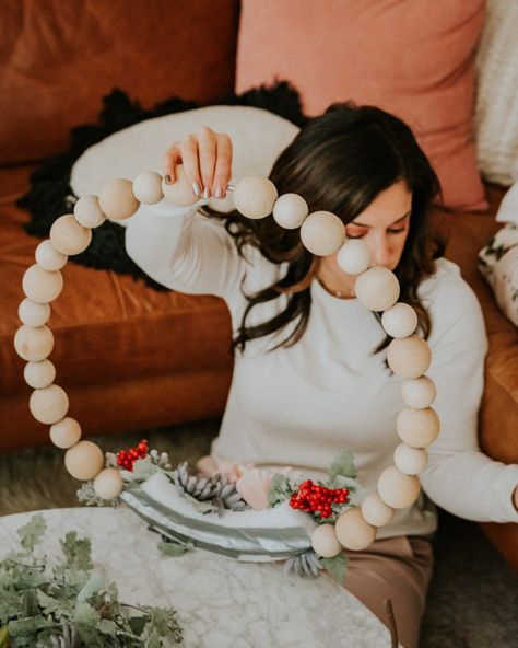 Beaded Wire Wreath, Bead Wreaths Diy Christmas, Wood Bead Winter Wreath, Wood Bead Wreath Christmas, Beaded Wreath Christmas, How To Make A Wood Bead Wreath, Christmas Wooden Bead Wreath, Metal Hoop Wreath Diy Christmas, Diy Beaded Wreath