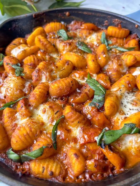 Creamy Tomato Gnocchi Gnocchi And Tomatoes, Gnocchi With Tomato Sauce, Creamy Tomato Gnocchi, Recipe With Mozzarella, Tomato Gnocchi, Baked Gnocchi, Gnocchi Recipe, Mozzarella Recipes, Dairy Free Cream