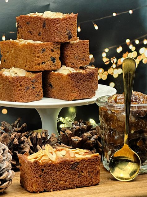 Mini Mincemeat Loaves Mincemeat Bread Recipes, Mincemeat Biscotti, Mincemeat Cake Recipe, Mincemeat Recipes, Mincemeat Cake, Fruit Cake Filling, Christmas No Bake Treats, Fruit Breads, Mini Loaf Cakes