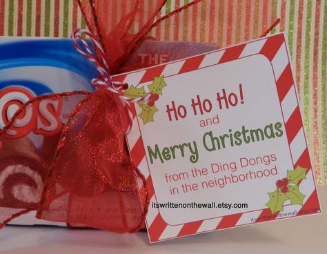 Here's a fabulous gift for Christmas neighbor gifts....especially for the fans of Hostess Ho Ho's and Ding Dongs (call me crazy but these new Ding Dongs taste better than before) Just add the tag and a bow and either Ding Dong Ditch or give to neighbors. It will put a smile on their face. Ding Dongs, Merry Christmas Printable, Merry Christmas Tags, Christmas Neighbor, Inexpensive Christmas Gifts, Neighbor Christmas Gifts, Christmas Gifting, Free Printable Tags, Christmas Food Gifts