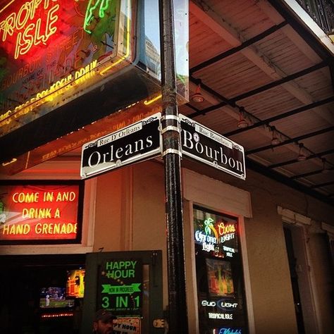 New Orleans Street Signs, New Orleans Sign, Bourbon Street Aesthetic, New Orleans Aesthetic French Quarter, Bourbon Street New Orleans, New Orleans Aesthetic, New Orleans Bourbon Street, Nola Cooler, Formal Cooler Ideas