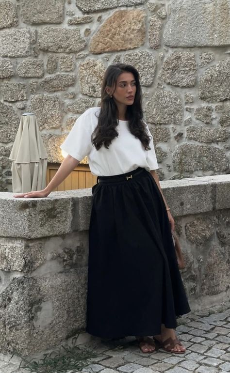 Black Long Flowy Skirt Outfit, A Line Maxi Skirt Outfit, Black Linen Maxi Skirt Outfit, Black Poplin Skirt Outfit, Ruffle Maxi Skirt Outfit, Maxi Skirt Office Outfit, Black Maxi Skirt Outfit For Work, Black Flowy Skirt Outfit, Recreatable Outfits