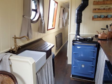 Traditional Narrowboat Interiors, Bus Kitchen, Narrowboat Kitchen, Narrow Boats For Sale, Narrowboat Interiors, Boat House Interior, Narrow Boats, Narrow Boat, Canal Boats