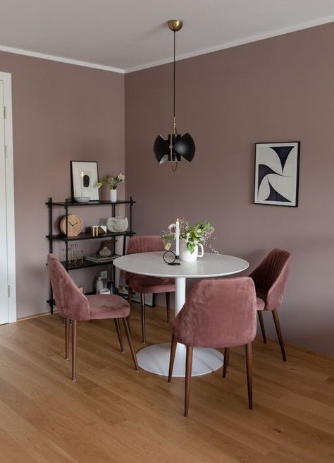 a mauve dining room with a white round table, pink chairs, a black shelving unit and a black pendant lamp Mauve Living Room, White Round Tables, Interior Wall Colors, Room Color Combination, Living Room Wall Color, Room Wall Colors, Bedroom Wall Colors, Home Design Living Room, Paint Colors For Living Room