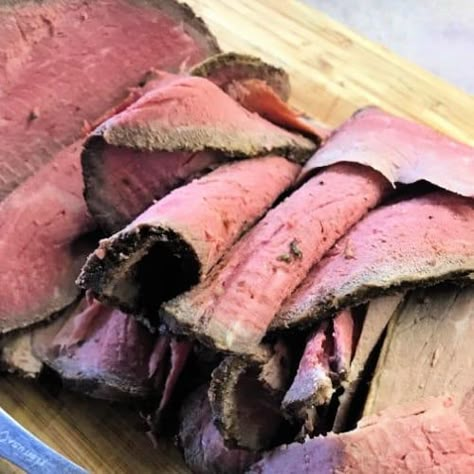 How to Cook Eye of Round Roast Beef Beef Eye Of Round, Cheesy Puff Pastry, Eye Round Roast, Eye Of Round Roast, Beef Tri Tip, Eye Of Round, Creamy Horseradish, Creamy Horseradish Sauce, Beef Pies