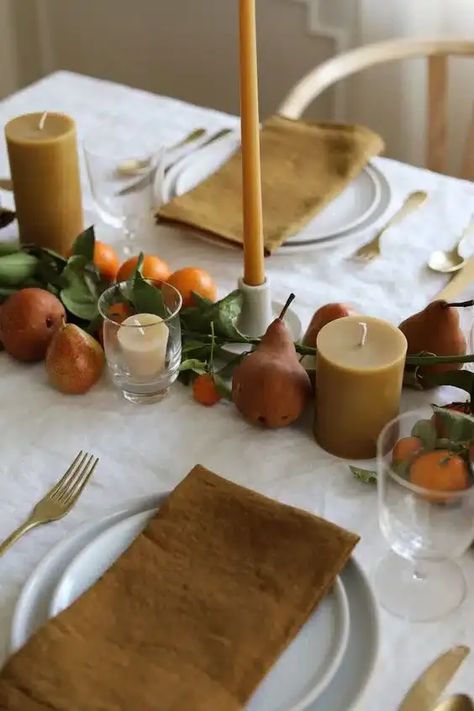 Minimal Thanksgiving Decor, Eclectic Table Settings, Minimalist Thanksgiving Table, Eclectic Thanksgiving, Thanksgiving Decorations Table Setting, Thanksgiving Dinner Table Setting, Simple Thanksgiving Table Decor, Friendsgiving Dinner Party, Dinner Party Table Settings