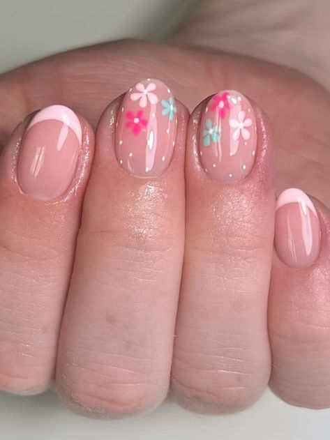 short spring nails: pink French tips with flowers Flower Gel Nail Designs Short, Cute Nail Designs For Really Short Nails, Summer Back To School Nails, Fun Nail Art Short Nails, Nail Inspo For Really Short Natural Nails, Short Gel Nails Aesthetic, Short Almond Flower Nails, Nail Inspo Trendy Short, Baby Pink Nails With Design Art Ideas