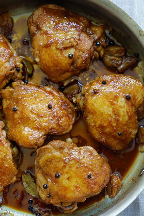 Chicken Adobo Recipe, Filipino Chicken Adobo, Portuguese Dishes, Chicken Thigh Recipe, Chicken Adobo, Adobo Recipe, Filipino Style, Adobo Chicken, Adobo Sauce