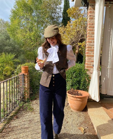 British Country Outfits, British Old Money Outfits, Portuguese Girl Style, Outfit Campo, British Style Women Outfits, English Outfit, Countryside Outfit, Sloane Ranger, Checked Shirt Women