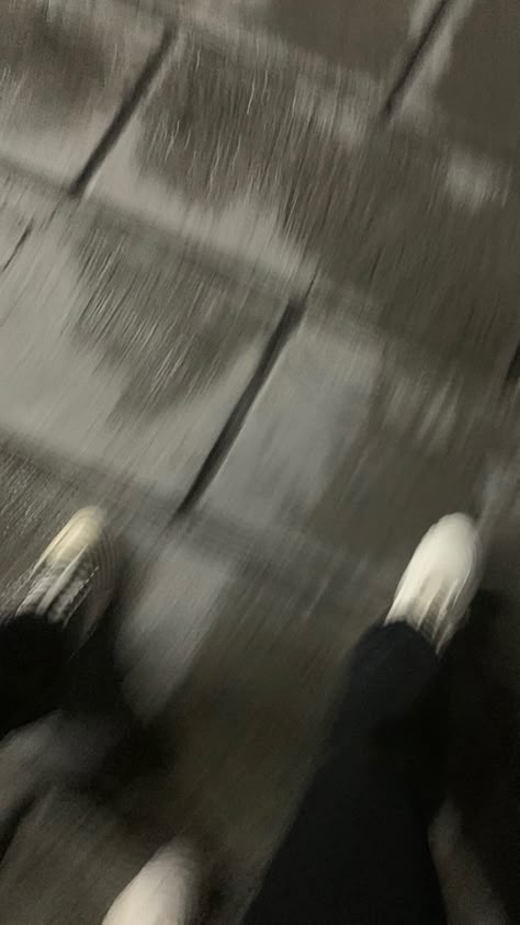 Night Walking Aesthetic, Night Landscape Photography, Fake Shoes, Bff Hands Aesthetic, Lovers Pics, Instagram Emoji, Fotografi Vintage, Artsy Photos, Snap Friends