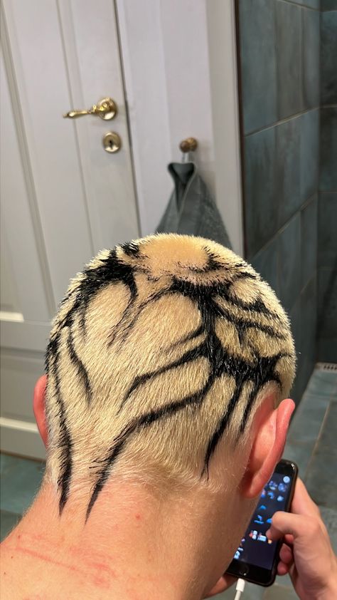 Buzz Haircut Men Dyed, Bleach Hair Styles Men, Men’s Hair Dye Designs, Buzz It Dye, Buzz Colored Hair, Leopard Hair Men, Men Bleached Hair Short Design, Buzz Dye Designs, Bleached Hair Men Buzzcut