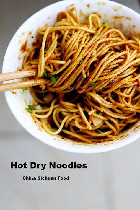 wuhan noodles, hot sesame noodles Quick Noodles, Noodles Dishes, Noodles Chinese, Chinese Noodle Dishes, Asian Pasta, Sichuan Food, Dry Noodles, Sesame Noodles, Fried Noodles