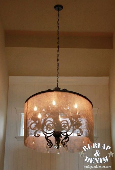 100 Gorgeous Burlap Projects that will Beautify Your Life Hula Hoop Chandelier, Burlap Crafts Diy, Burlap Projects, Cute Diy Projects, Diy Lampe, Diy Burlap, Burlap Crafts, Diy Chandelier, Deco Luminaire