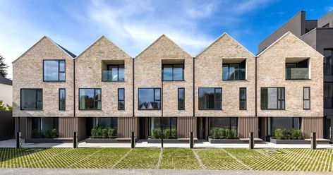 Townhouse Facade Design, Modern Townhouse Designs, Semidetached Houses, Brick Townhouse, Architecture Renders, Uk Architecture, Row House Design, Modern Georgian, Cluster House