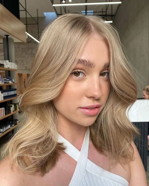 Dark Blond To Light Blond, Edwards And Co, Light Caramel Blonde Hair, Balayage Pale Skin, Dark Caramel Blonde Hair, Warm Light Blonde Hair, Light Warm Blonde Hair, Dark Warm Blonde Hair, Warm Dark Blonde Hair