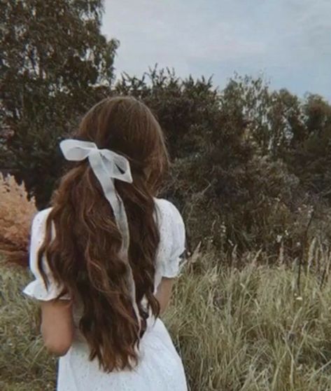 Cottagecore Hair, Girl Faceless, Clothing Photography, Cinematic Photography, Farm Girl, Artistic Photography, Photography Editing, Hair Inspo, Girl Hairstyles