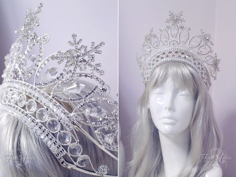 Snow Queen Crown by Lillyxandra.deviantart.com on @DeviantArt Snow Queen Crown, Firefly Path, Fantasy Crown, Diy Kostüm, Queen Costume, Crystal Snowflakes, Queen Crown, Royal Jewels, Ice Queen