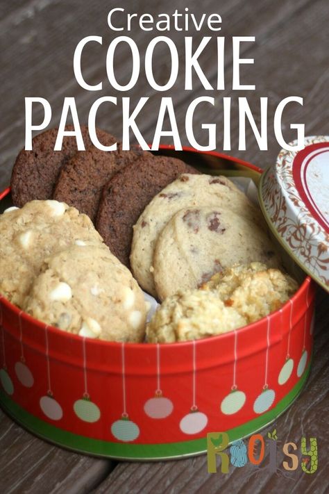 Give homemade cookies that are not only delicious but also beautiful using these ideas for creative cookie packaging that are simple and yet fancy. Get our ideas for tins, baskets, mailing, and more on the blog #cookies #diyideas #fromscratch Creative Cookie Packaging, Cookie Gift Packaging, Cookie Baskets, Cookie Gift Baskets, Christmas Cookies Gift, Homemade Recipes Dessert, Homemade Dessert, Cookie Tins, Cookie Packaging