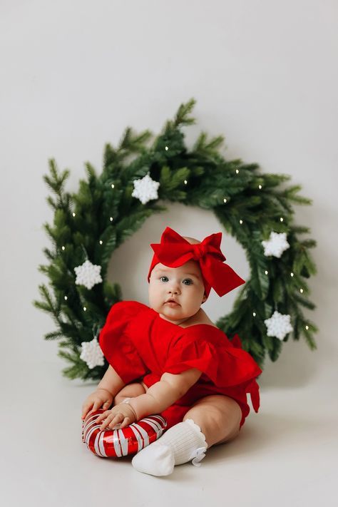 Exploring the World of Baby Photoshoots Christmas Smash Cake Photoshoot, Baby Girl Christmas Photoshooting Ideas, Outdoor Santa Photoshoot, Christmas Infant Photoshoot, Christmas Indoor Photoshoot, Christmas Photoshoot Studio, Indoor Christmas Photoshoot, Christmas Baby Photoshoot Ideas, Christmas Photo Backdrops