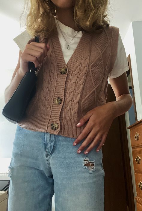 Sleeveless Cardigan Outfit, Oxfords Outfit, Knit Vest Outfit, Aesthetic Tops, Cardigan Outfit, Sleeveless Cardigan, Cardigan Outfits, Cardigan Vest, Vest Outfits