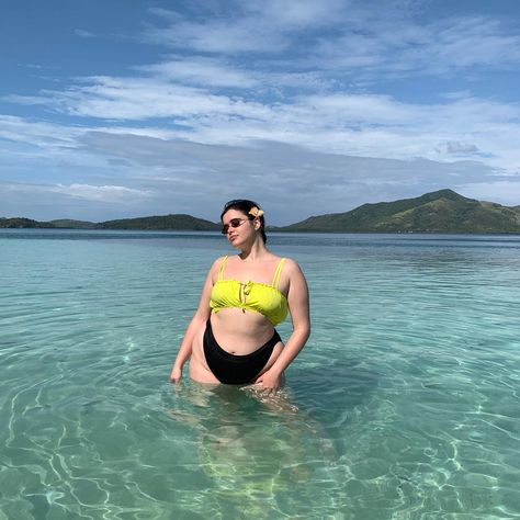 Plus Size Posing, Pool Poses, Swimsuits Photoshoot, Birthday Shout Out, Barbie Ferreira, Plus Size Beach, Summer Poses, Beach Pictures Poses, Beach Photography Poses