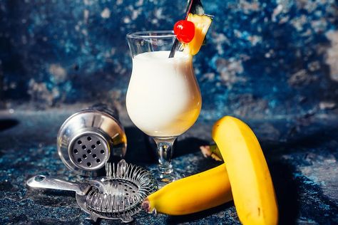 Banana Rum Drinks, Pineapple Rum Drinks, Banana Daiquiri, Banana Colada, Banana Cocktails, Poolside Snacks, Daiquiri Cocktail, Coconut Extract, Pina Coladas