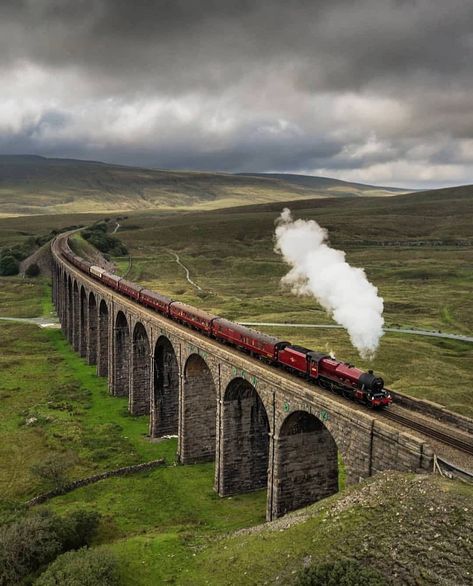 Ribblehead Viaduct, Steam Trains Photography, Steam Trains Uk, Simplon Orient Express, Old Steam Train, Yorkshire Dales National Park, London Wallpaper, Scenic Railroads, Train Route