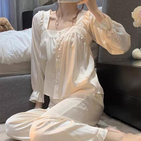 Pejamas Girl, Light Academia Sleepwear, Royal Pajamas Aesthetic, Fancy Pajamas Aesthetic, Princess Pajamas Aesthetic, Royal Pajamas, Modest Sleepwear, Cotton Night Dress, Outfit Korean Style