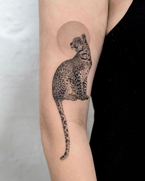 Leopard Tattoo, Jaguar Tattoo, Tattoo On Arm, Leopard Tattoos, Bee Tattoo, Badass Tattoos, Subtle Tattoos, Elegant Tattoos, Minimal Tattoo