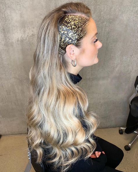 Glitter Hair Updo, Glitter Hair Wedding, Sequin Dress Hairstyle, Glitter Updo Hair, Gold Hair Glitter, Glitter Updo, Hairstyles With Glitter, Hair With Rhinestones, Glitter In Hair