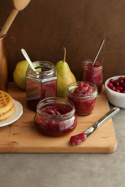 Cranberry Pear Butter - Sweet pears and tart cranberries transform themselves into a velvety smooth spread in no time with this easy small batch fruit butter recipe. #pear #pearbutter #fruitbutter #cranberries #cranberrybutter #thanksgiving #fall #cranberrypearbutter #paleo #vegan Cranberry Butter, Unsweetened Cranberry Juice, Fruit Butter, Cranberry Christmas, Cranberry Pear, Pumpkin Varieties, Pear Butter, Canning Ideas, Canning Tips