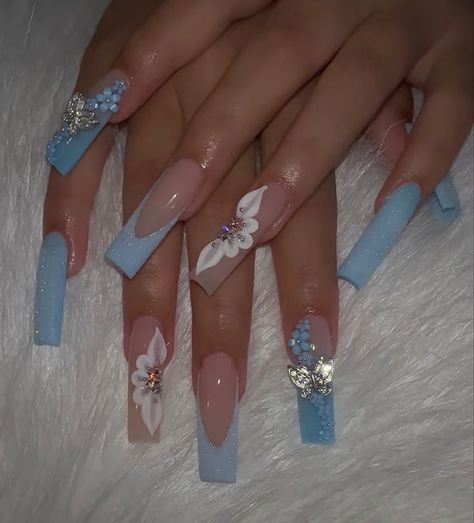 𝘍𝘖𝘓𝘓𝘖𝘞 @QUINTECIACHAA 𝘍𝘖𝘙 𝘔𝘖𝘙𝘌 𝘐𝘕𝘚𝘗𝘖💕 15 Nails Ideas Blue, Long Light Blue Acrylic Nails, Light Blue Nails For Quinceanera, Quince Makeup Ideas Natural Blue, Blue Latina Nails, Baby Blue Quince Nails, Quinceanera Nails Blue, Light Blue Birthday Nails, Quince Nails Blue