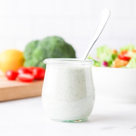 Low Calorie Ranch Dressing, Low Calorie Ranch, Greek Yogurt Dressing Recipes, Dressing With Greek Yogurt, Healthy Ranch Dressing Recipe, Greek Yogurt Salad Dressing, Yogurt Spread, Greek Yogurt Ranch Dressing, Healthy Ranch Dressing