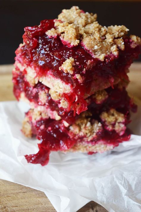 Cranberry Bars Recipe, Cranberry Baking, Cranberry Bars, Cranberry Dessert, Cranberry Bliss Bars, Cream Cheese Bars, Cranberry Cream Cheese, Cranberry Relish, Almond Bars