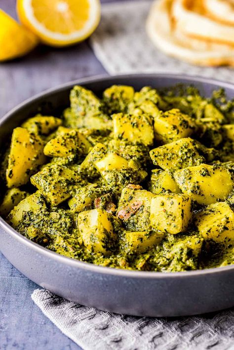 Made with delicious spices, spinach, potatoes and creamy coconut milk, this saag aloo has the perfect amount of spice and creaminess! Saag Aloo Recipe, Red Chimichurri, Beef Massaman, Beef Massaman Curry, Saag Aloo, Aloo Curry, Aloo Recipe, Saag Paneer, Aloo Recipes