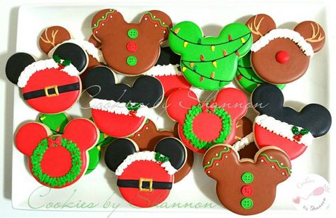 430 Likes, 8 Comments - Shannon Hardy (@cookiesbyshannon) on Instagram: “Birthday cookies with a Mickey and Christmas spin. Thanks for the fun order. (Original designs by…” Mickey Christmas Cookies, Mickey Sugar Cookies, Cute Christmas Desserts, Christmas Sugar Cookies Decorated, Disney Cookies, Christmas Hot Chocolate, Royal Icing Decorations, Mickey Christmas, Fancy Cookies