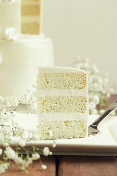 Vanilla Wedding Cake Recipe, Vanilla Wedding Cake, Gluten Free Wedding Cake, Vegan Buttercream Frosting, Vegan Vanilla Cake, Wedding Cake Vanilla, Vegan Buttercream, Vegan Wedding Cake, Cake Simple