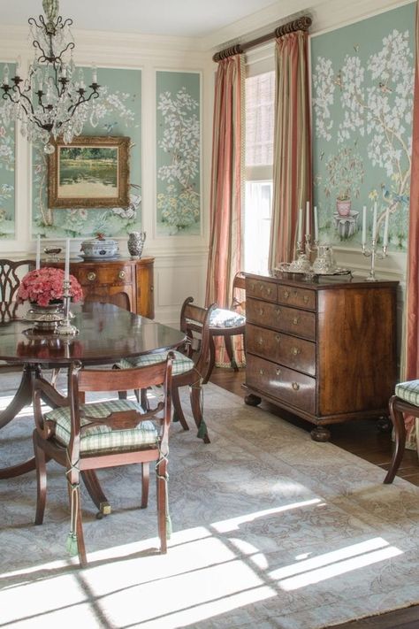 Leta Austin Foster's 10 Tips for Timeless Interiors - The Glam Pad Colonial Revival Dining Room, Suburban House Interior, House Interior Dining Room, Leta Austin Foster, House Beautiful Magazine, Glam Pad, Traditional Dining Rooms, Timeless Interiors, Traditional Dining Room