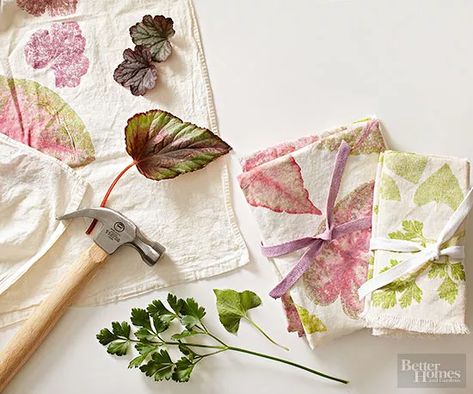 Eco Dyeing, Fleurs Diy, Kitchen Decorating, Eco Printing, 자수 디자인, Nature Crafts, Flowers Leaves, How To Dye Fabric, Easy Diy Projects