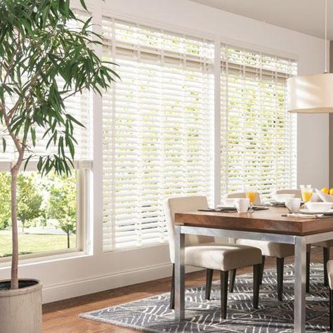 Large-louver blinds give windows a shutter style look and a clearer view out through slats. White Wood Blinds, Faux Blinds, Farmhouse Living Room Curtains, Blinds For French Doors, Wood Cornice, Bali Blinds, White Blinds, Modern Blinds, Modern Farmhouse Living