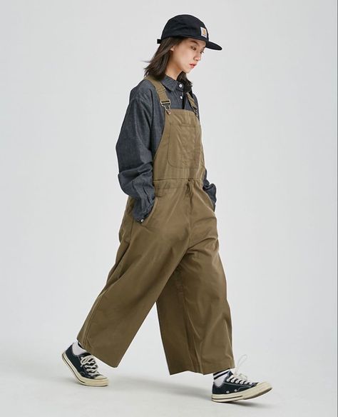 Carhartt Overalls Women Outfit, Dungarees Outfit Men, Overalls Streetwear, Dungarees Outfit, Dungaree Outfit, Overalls Fashion, Baggy Clothes, Men Stylish Dress, Japanese Streetwear