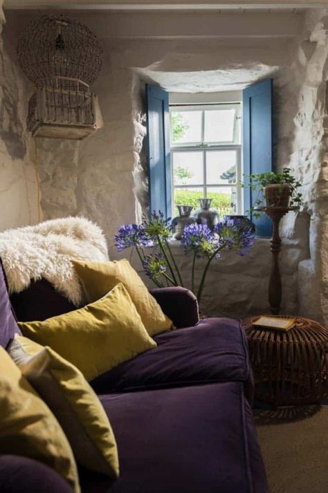 Romantic moorland cottage hideaway in Cornwall: Pixie Nook Small Country Cottage, Small Cottage Interiors, Cottage Lounge, Country Cottage House Plans, Country Cottage Living, Cornish Cottage, Country Cottage Interiors, Country Cottage Kitchen, Elsie De Wolfe