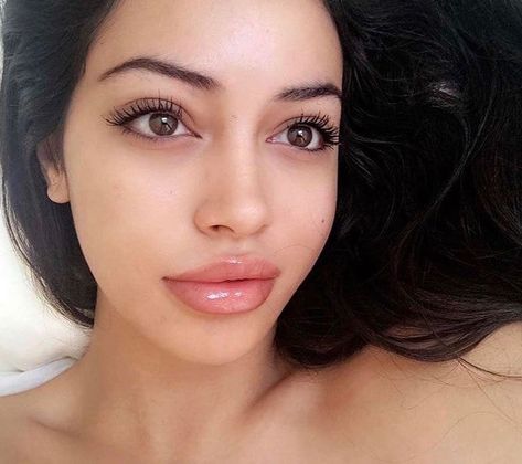 Kimberly Brown, Lips Inspiration, Job Inspiration, Brown Girls Makeup, Beautiful Eyebrows, Natural Glowy Makeup, Cindy Kimberly, Nose Job, Lifestyle Design