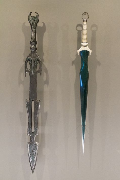 Marvel: Creating the Cinematic Universe exhibit at the Queensland Gallery of Modern Art *left: Hela sword *right: Valkyrie sword Swords For Women, Fantasy Swords, Knife Aesthetic, Pretty Knives, Gallery Of Modern Art, Dagger Knife, Cool Swords, Knife Collection, Cool Knives