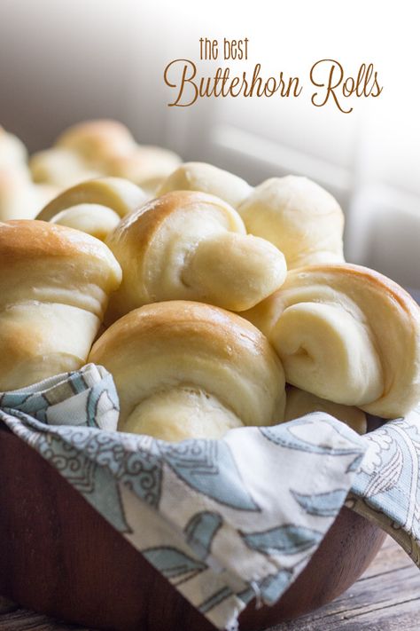 These Butterhorn Rolls will absolutely melt in your mouth! Butterhorn Rolls Recipe, Butterhorn Rolls, Butter Horns, Rolls Easy, Dinner Roll, Pane Dolce, Favorite Dinner, Biscuit Rolls, Coarse Salt