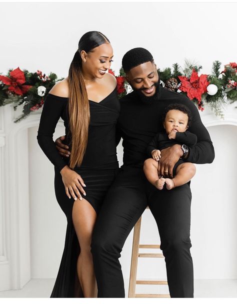 3 Family Christmas Photos, Professional Couple Photoshoot Black, Dad And Baby Christmas Pictures, Black Formal Family Photoshoot, Christmas Photos Black Outfits, Family Photo With Baby Poses, Mom Dad And Baby Christmas Pictures, Family Christmas Pictures With Newborn, Black Christmas Photoshoot Family