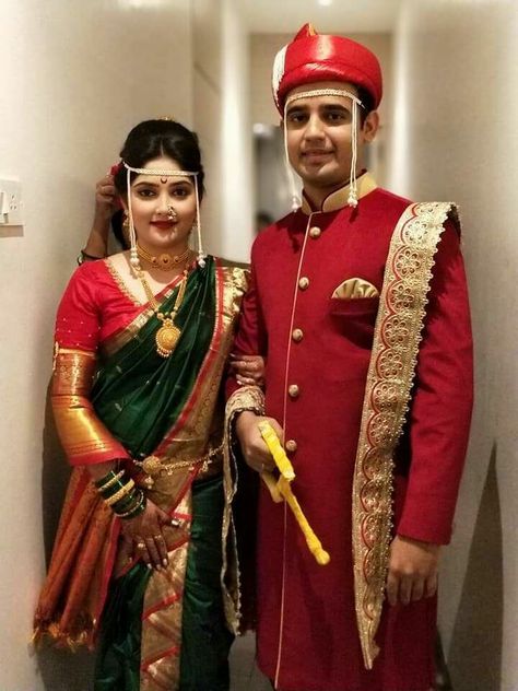 Make up look Groom Outfits For Wedding, Marathi Bride And Groom Outfits, Marathi Couple, Red Dress Costume Ideas, Dress Costume Ideas, Maharashtrian Wedding, Indian Wedding Sari, Marathi Bride, Marathi Wedding